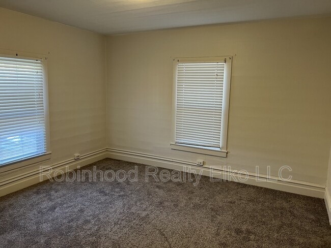 Building Photo - 533 8th St