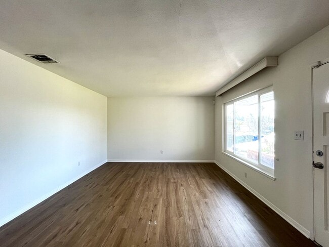 Building Photo - 3 bed, 2 bath in Ontario, CA!