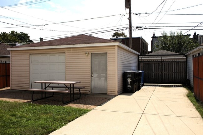 Building Photo - 4213 W Kamerling Ave