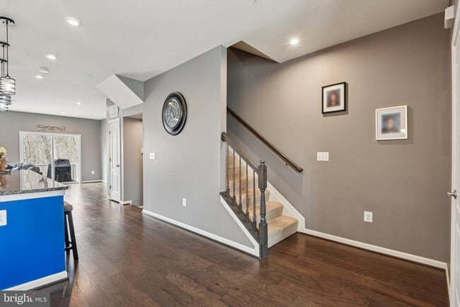 Building Photo - 1306 Hawk Hollow Dr