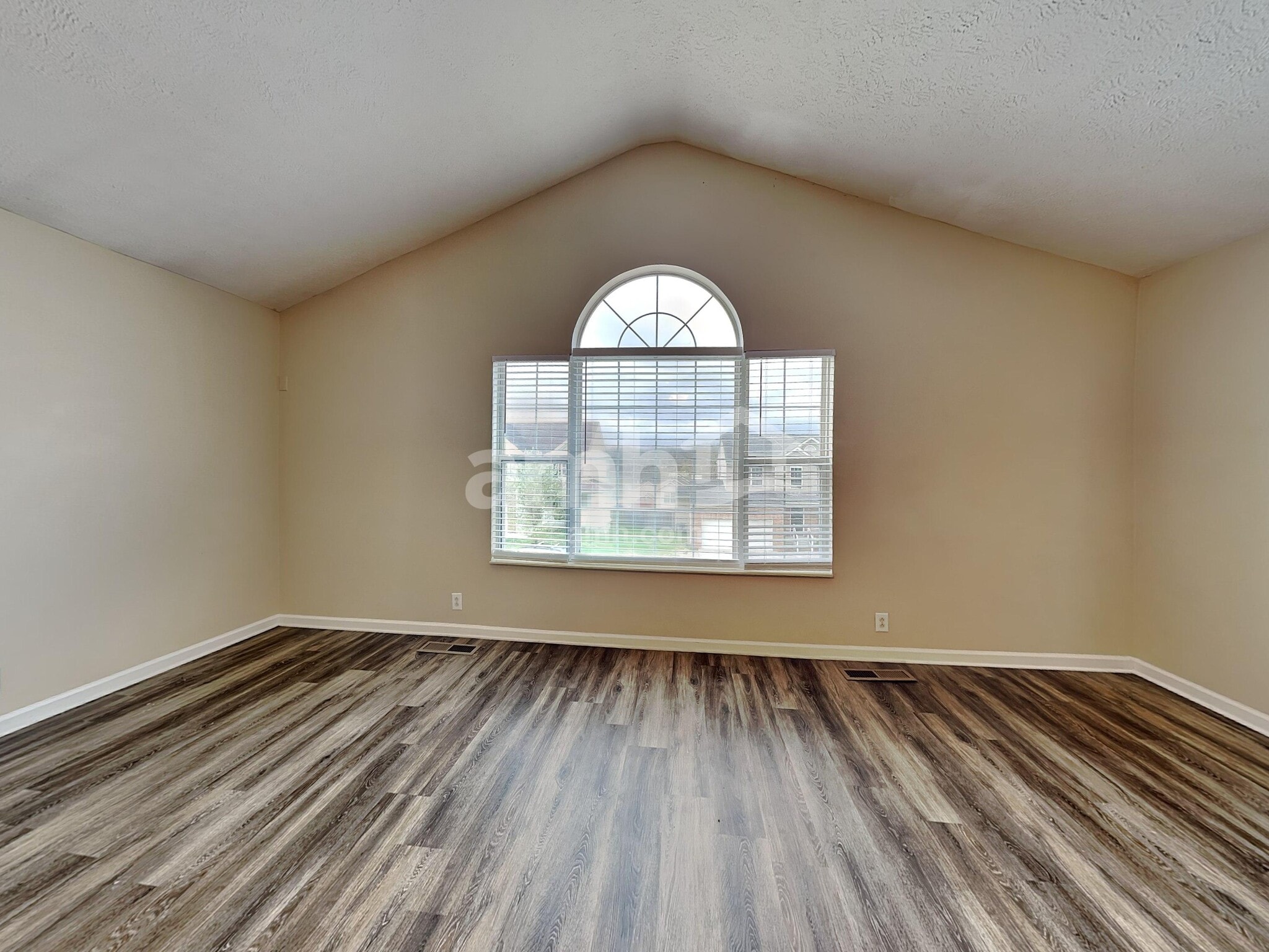 Building Photo - 3107 Creekview Ln