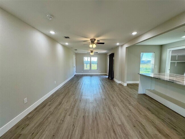 Building Photo - 813 Central Ave