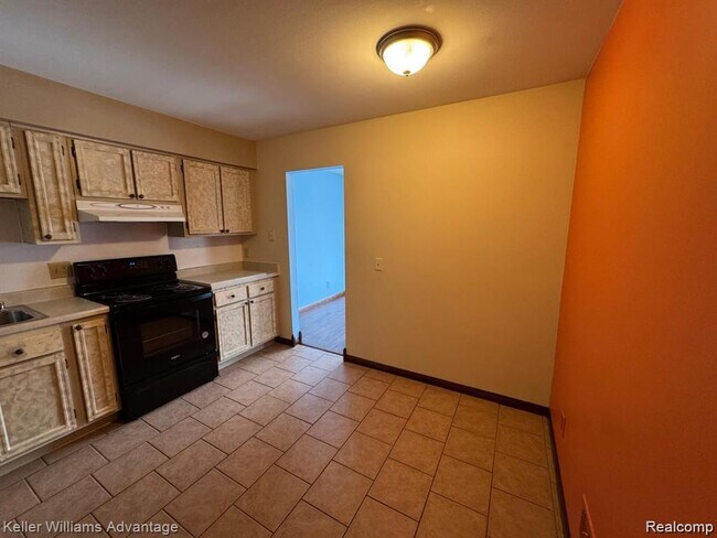 Building Photo - 27689 Echo Valley W