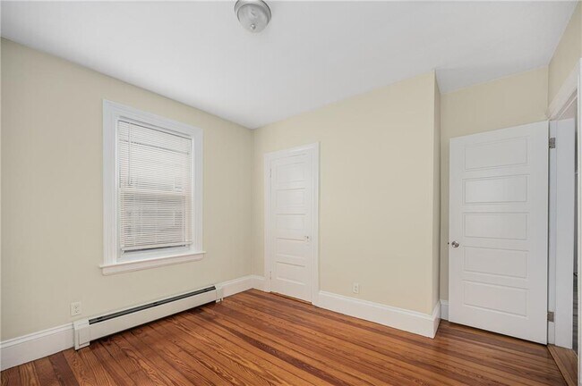 Building Photo - 112 Kimball St