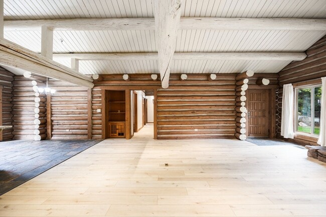 Building Photo - Updated Log Cabin in Park City — Modern Co...
