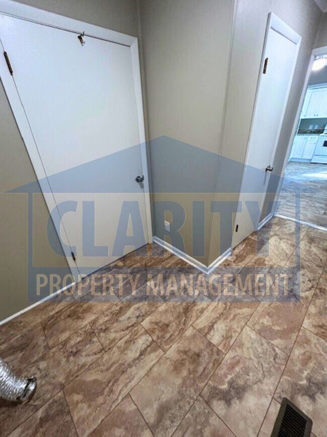 Building Photo - Three bedroom home in Downtown Cleveland!