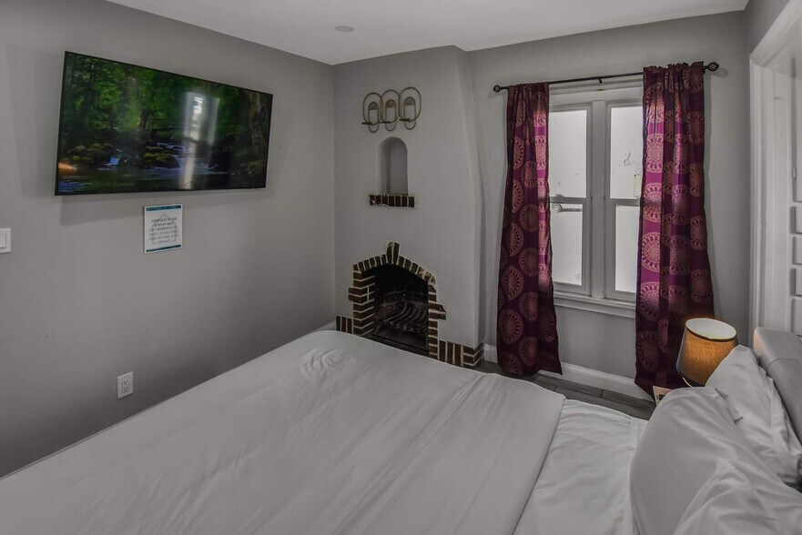 Building Photo - 730 E Alameda Ave