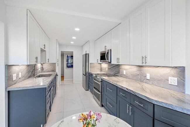 Building Photo - 3390 S Ocean Blvd