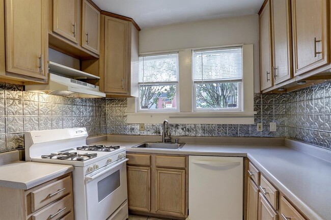 Building Photo - 418 Branard St