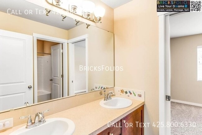 Building Photo - Serenity Meets Smart Living in Redmond Ridge