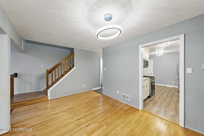 Building Photo - 276 Longwood Dr