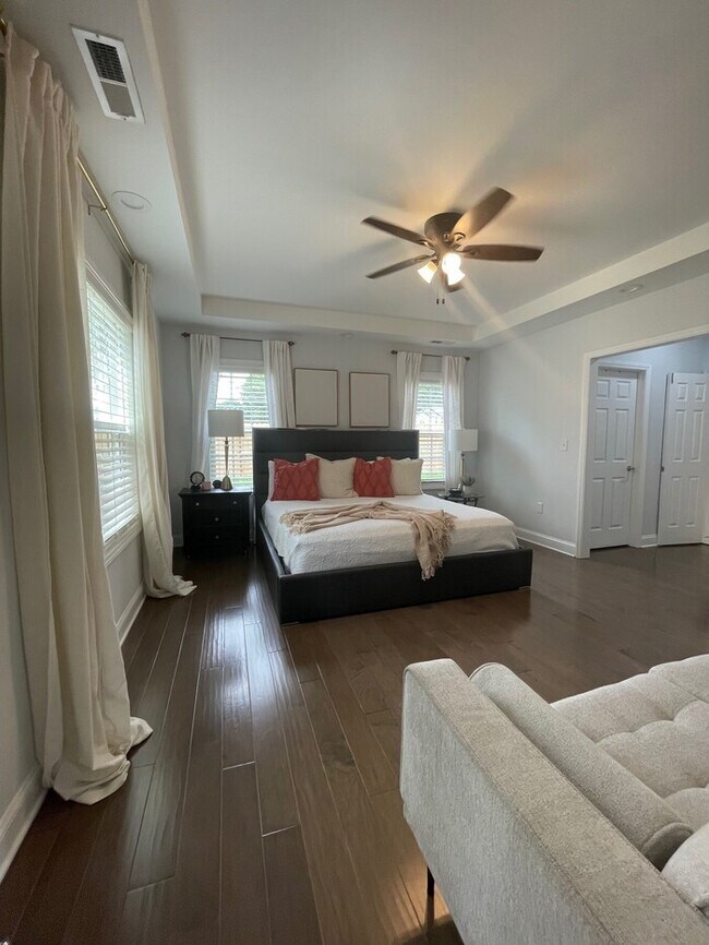 Building Photo - Beautifully Furnished 4-Bedroom Home with ...