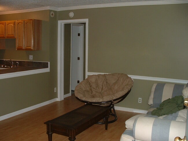 Building Photo - 2 Bedroom Condo Near UTK | Fort Sanders Area