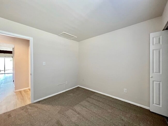 Building Photo - 3 Bed/1.5 Bath Quail Creek Condo