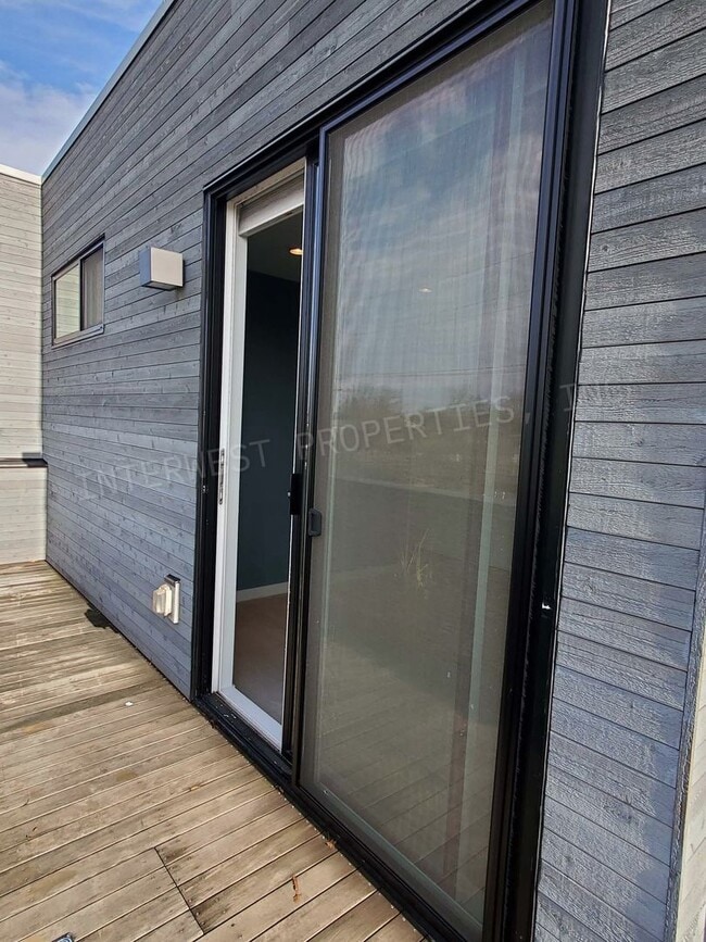 Building Photo - PERE02--*