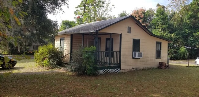 Building Photo - 2012 Husson Ave