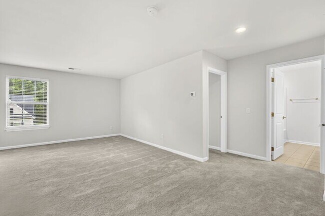 Building Photo - Charming 4-Bedroom Retreat with Cozy Fireplace in Fountain Inn