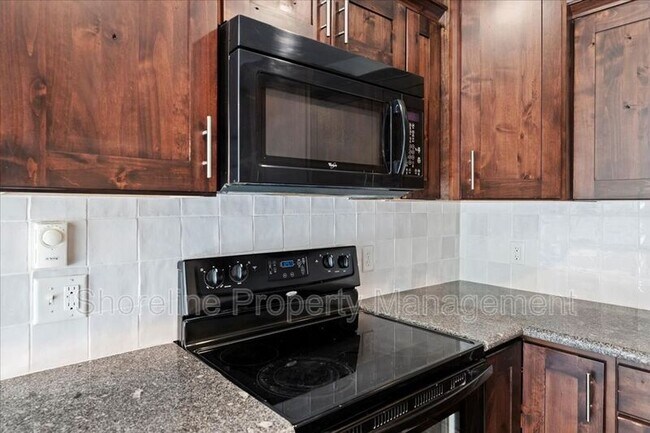 Building Photo - 2607 Lancaster Dr