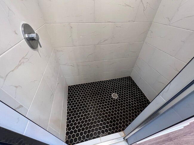 Building Photo - Easy Living with AMRR: Beautiful 4-Bedroom Home Near HEB