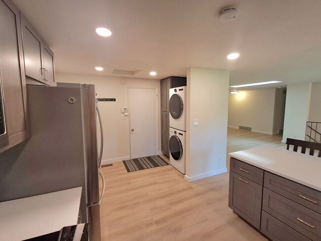 Building Photo - $2,595 - 4 Bed / 3 Bath Home with Fully Fe...