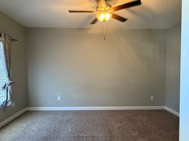 Building Photo - Spacious 3 Bedroom, 3.5bath in central Joh...