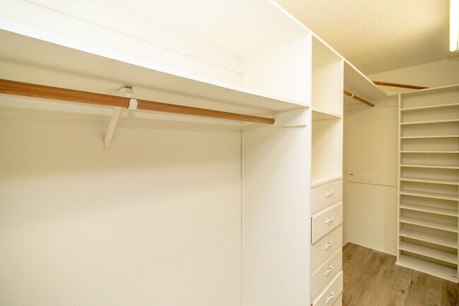 Building Photo - Expansive Four-Bedroom In Highly Desirable City Of Redlands!