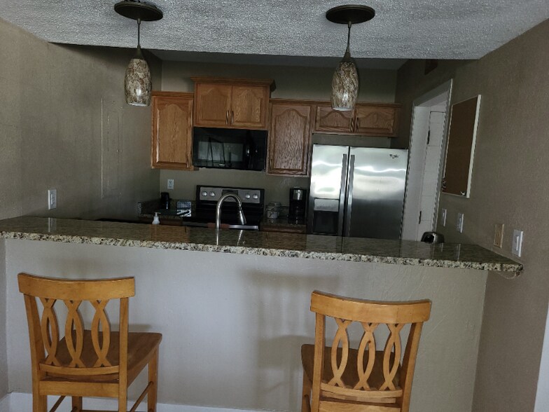 Building Photo - 681 Olde Camelot Cir