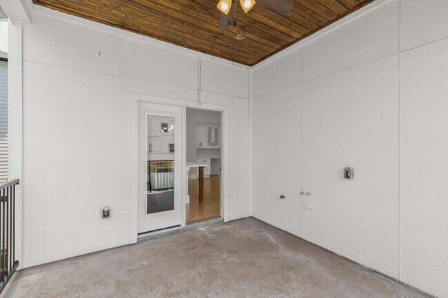 Building Photo - 1421 W 23rd St