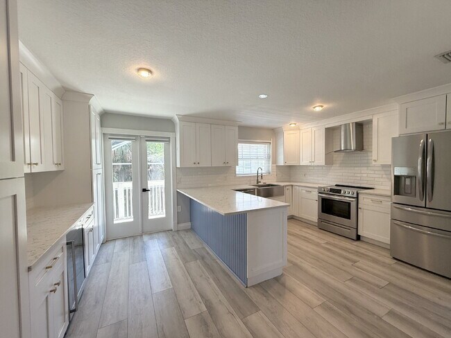 Building Photo - 7808 Bay Dr