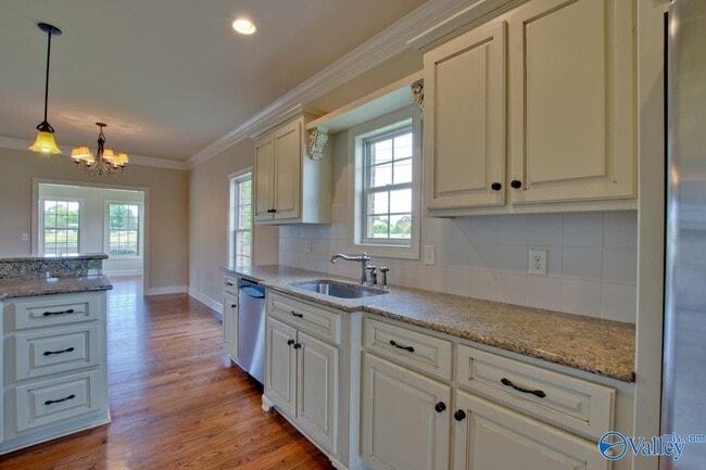 Building Photo - 4905 Saddle Ridge Dr SE