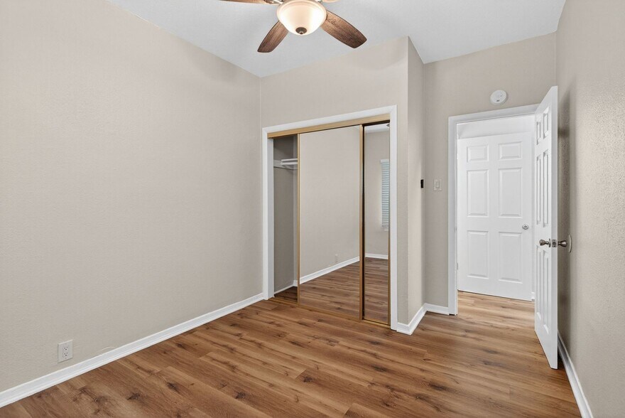 Building Photo - 1324 N Peterson Ave