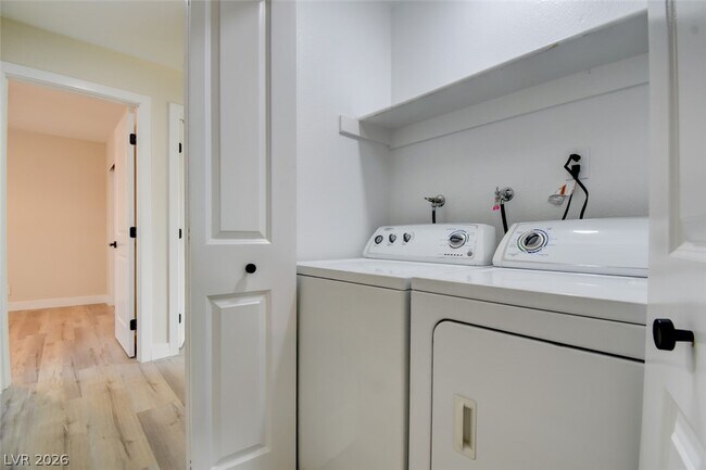 Building Photo - 4401 Vía Torino