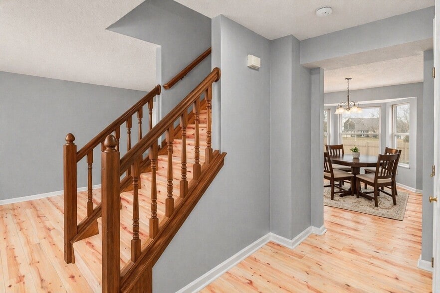 Building Photo - 8635 Oak Creek Dr