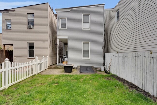 Building Photo - 3 BR 2 bath Bloomfield/Upper Lawrenceville...