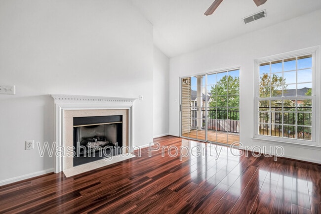 Building Photo - 4144 Fountainside Ln