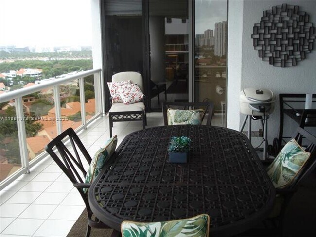 Building Photo - 3600 Yacht Club Dr