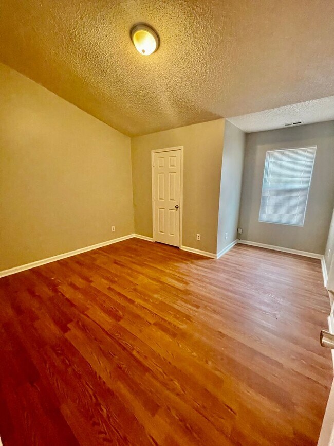 Building Photo - 6019 Double Rein Rd