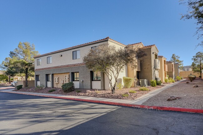 Primary Photo - CHARMING 3 BEDROOM CONDO IN DESERT SHORES ...