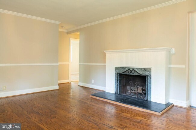 Building Photo - 2031 Hillside Dr
