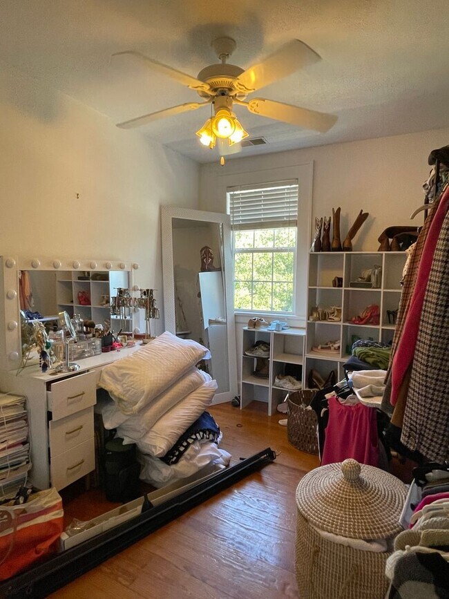 Building Photo - Wagener Terrace Townhome Unit!