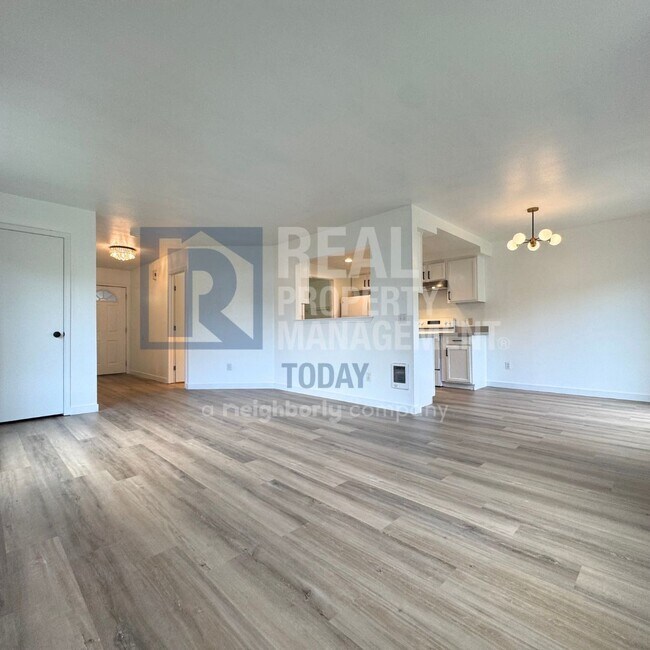 Building Photo - Yang - 334/336 (Olympic Group)