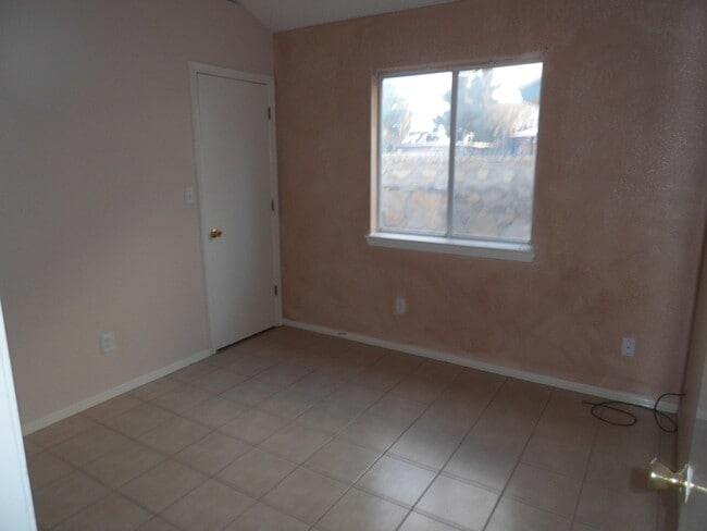 Building Photo - 2260 Tierra De Paz Way