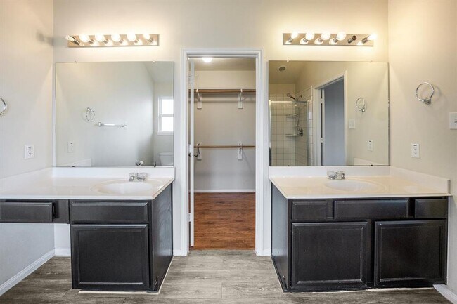 Building Photo - 10902 Barker View Dr