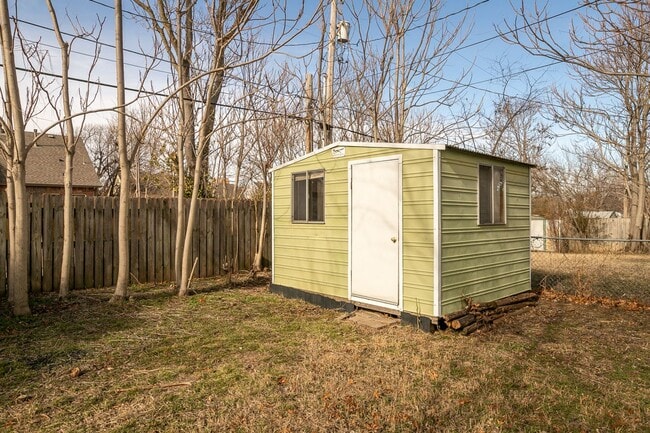 Building Photo - 3 Bedroom 1 Bath in Tulsa