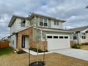 Building Photo - Beautiful 3bed/2.5bath in Northeast Austin!!