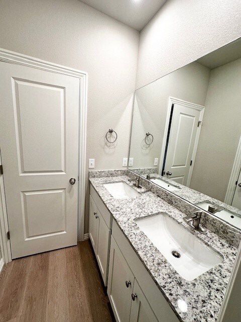 Building Photo - 1505 SW Casuarina Dr