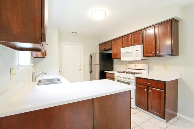 Building Photo - 7900 Whitsun Dr