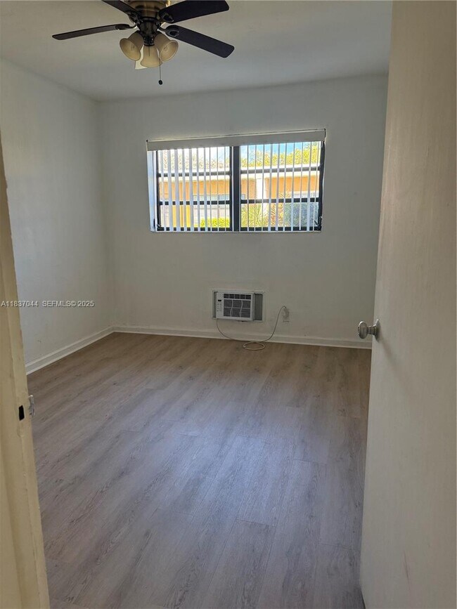 Building Photo - 1845 Pembroke Rd