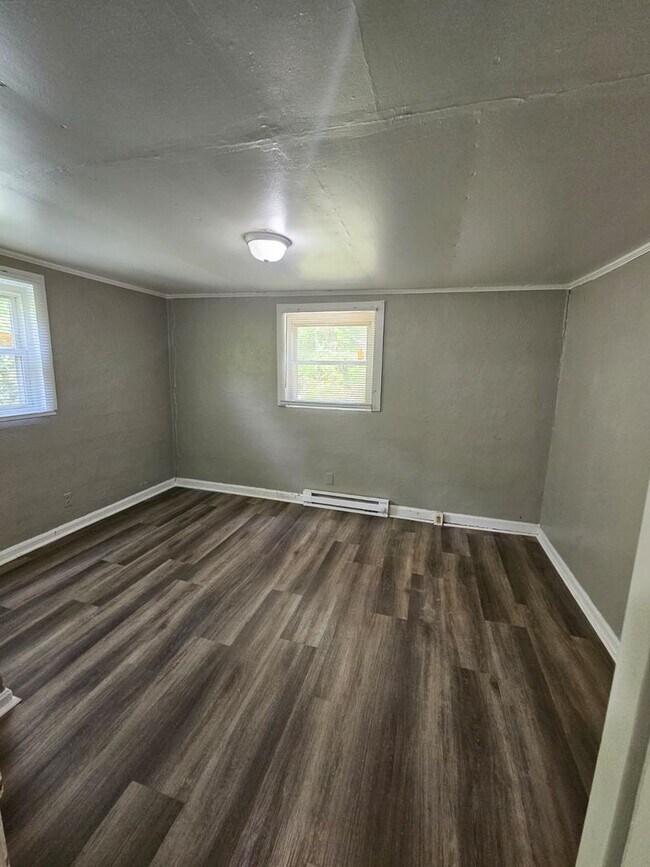 Building Photo - 2206 Roosevelt Dr