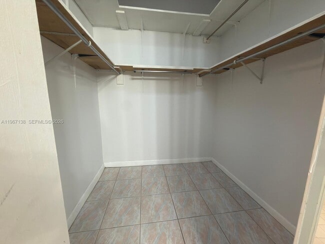 Building Photo - 950 SW 138th Ave